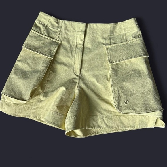 Lululemon Relaxed-Fit Super-High-Rise Cargo Size 8 /Short 4" - Finch Yellow - Picture 3 of 8
